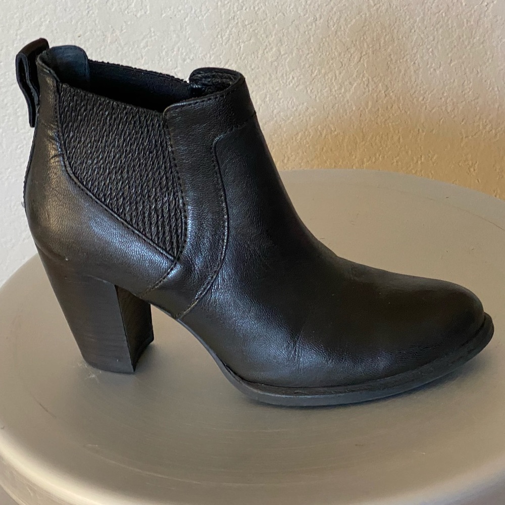 UGG Black Leather Shearling Boots 8M